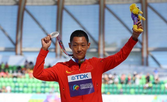 届世锦赛男, 居中国男子