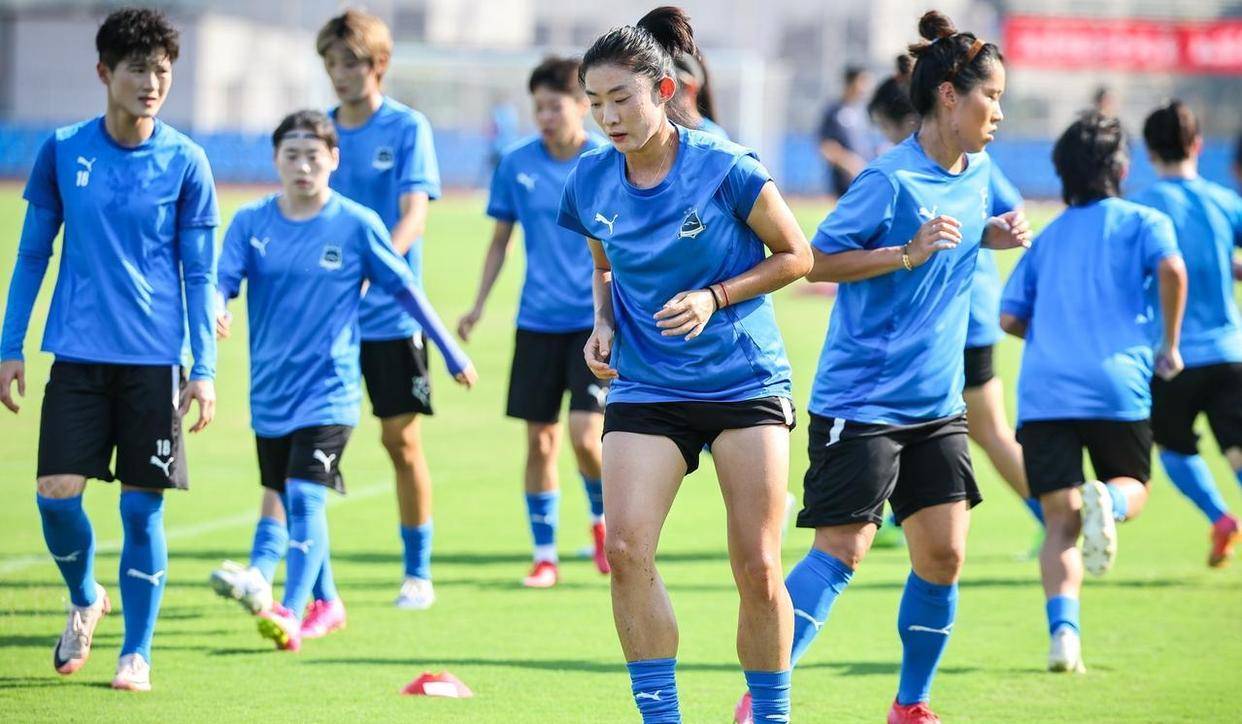 推动中国女, 教练果断换, 禁区射门就